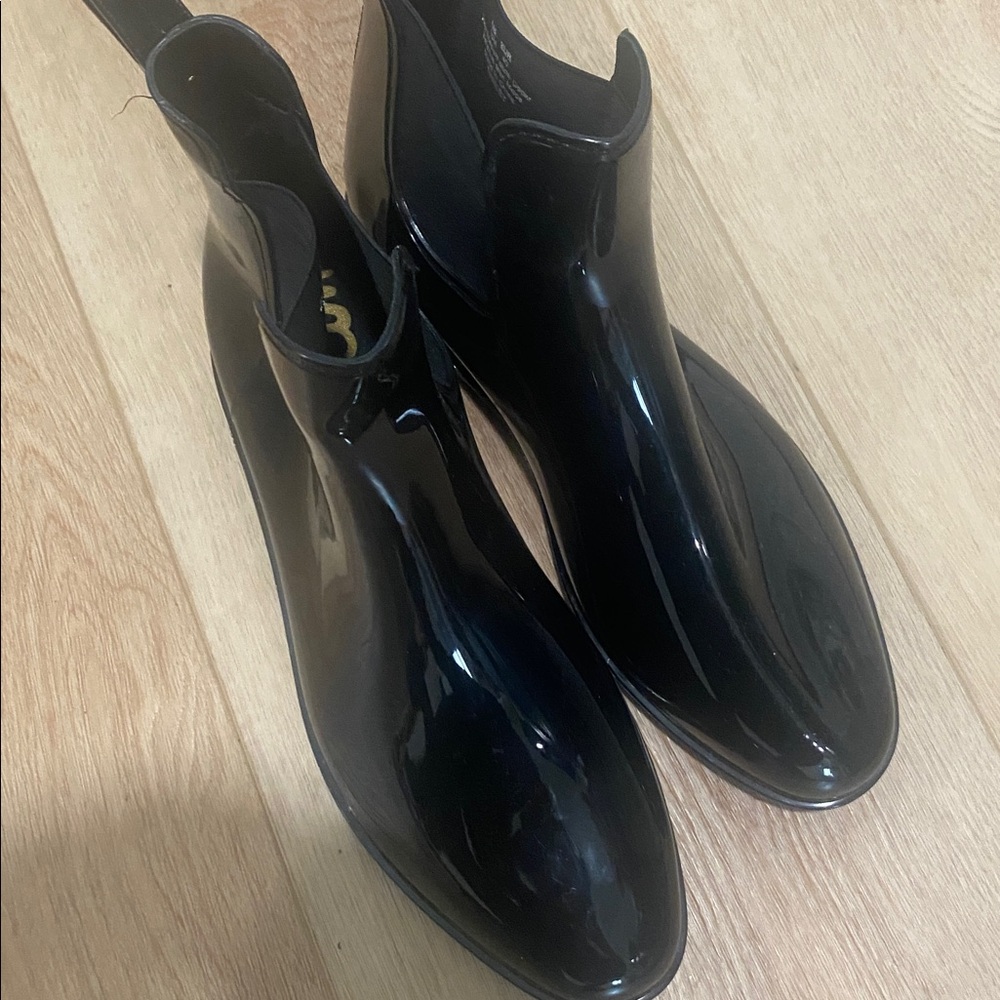 Women’s Sam Edelman Chelsea Rainboots. New without box. Size 10